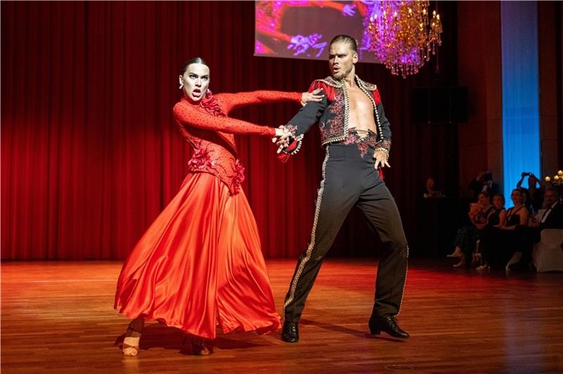 Plaudern mit den Let's-Dance-Stars Renata Lusin und Rúrik Gislarson Fulminant : Renata Lusin und Rúrik Gislason in Aktion. Foto: Martin Elsen