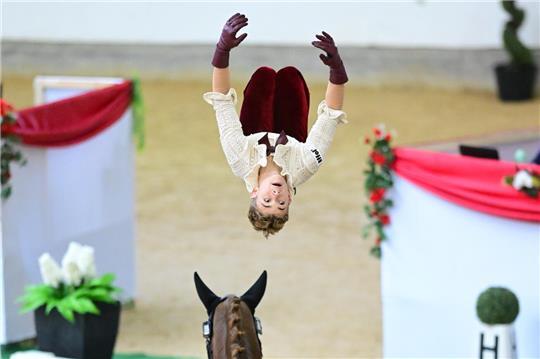 Furioser Start in die Junioren-WM: Einzel-Voltigierer Henry Frischmuth aus Fredenbeck zeigte in der Pflicht und der ersten Kür laut Richterurteil die beste Leistung.