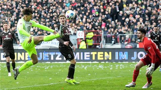 Fussball: 2. Bundesliga, FC St. Pauli - 1. FC Kaiserslautern, 18. Spieltag, Millerntor-Stadion.