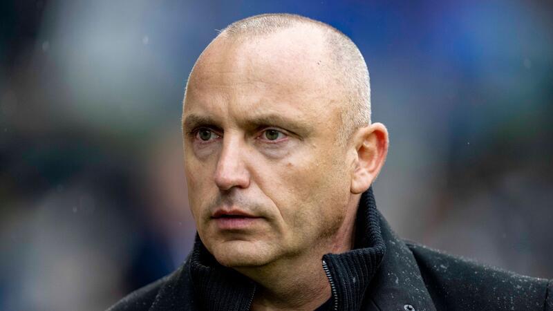 Vorstandschef Marien zieht sich vorübergehend zurück Fußball: 2. Bundesliga, SC Paderborn 07 - Hansa Rostock, 28. Spieltag, Home Deluxe Arena: Rostocks Vorstandsvorsitzender Robert Marien betritt das Stadion.