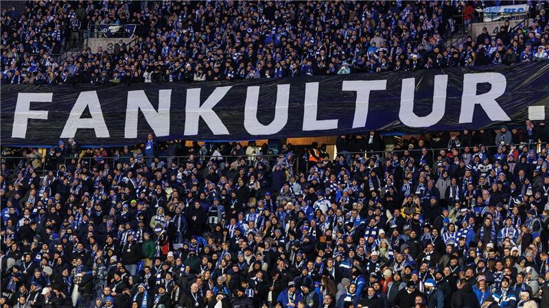 Fußball-Anhänger wie hier in Berlin fürchten um den Erhalt ihrer Fankultur.