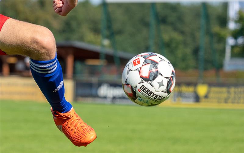 Fußball-Landesliga: Der VfL Güldenstern Stade empfängt den FC Hambergen bei sich.  Symbolbild: Jörg Struwe/Picselweb