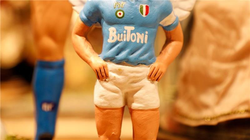 Krippen in Italien: Von Gin bis Maradona alles dabei Fußball-Legende Maradona gab es in Neapel auch als Krippenfigur mit Engelsflügeln. (Archivbild)