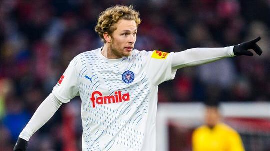 Fußballprofi Fiete Arp, der mittlerweile nicht mehr für Holstein Kiel, sondern den dänischen Club Odense BK spielt. (Archiv)