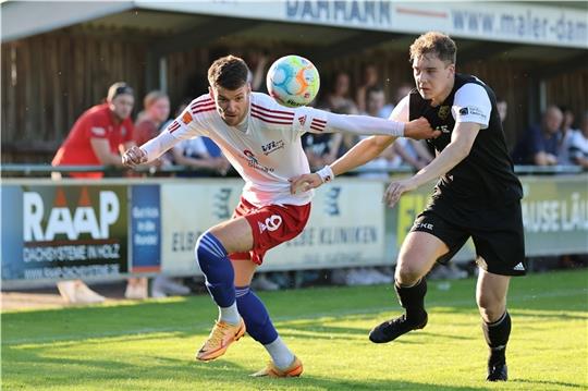 Fynn Linzer (links) hat für Stade das 1:1 erzielt. Foto: Struwe
