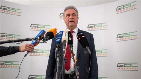 GDL-Chef Claus Weselsky gibt nach dem Ende des Streiks eine Pressekonferenz.