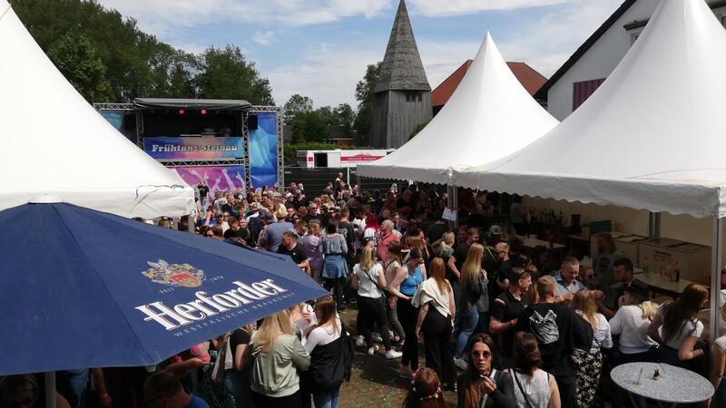 Gab es beim Frühtanz in Steinau eine Vergewaltigung hinter einem Klowagen? Die Polizei ermittelt. Foto: Dührkop
