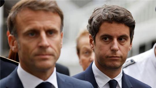 Gabriel Attal (r.) und Frankreichs Präsident Emmanuel Macron.