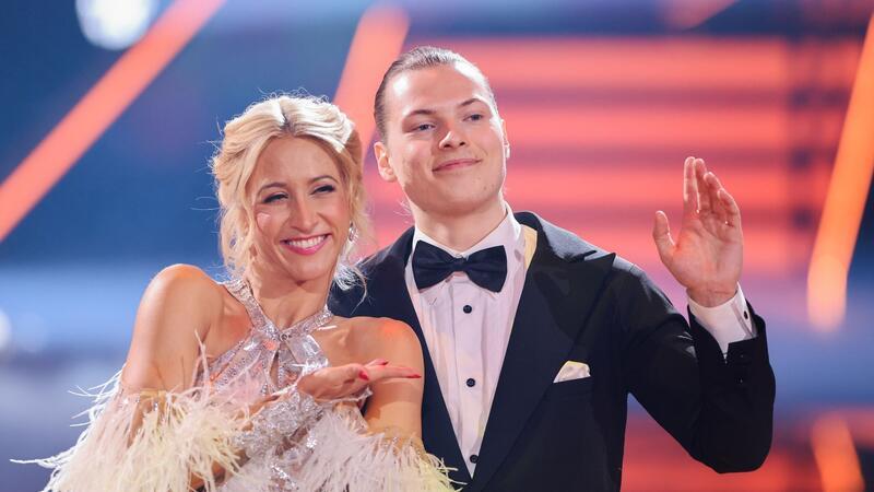 Kelly-Spross tanzt bei „Let’s Dance“ allen davon Gabriel Kelly und Kathrin Menzinger haben sich in den Kreis der Favoriten getanzt.