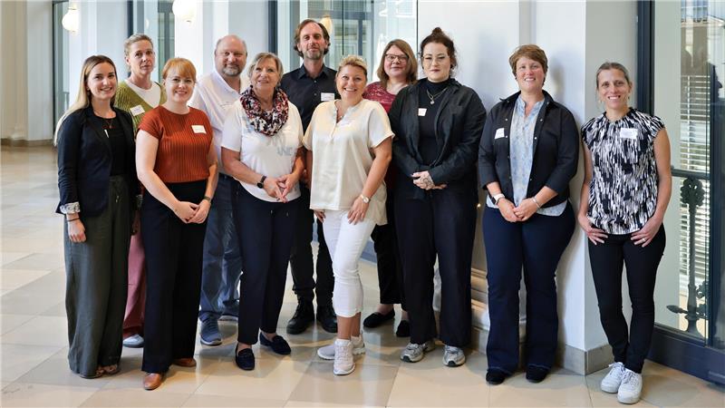 Hier finden Familien in der Samtgemeinde Harsefeld Hilfe Gabriela Strasdas (zweite von rechts) beim Regionalworkshop Lokale Bündnisse für Familie in der HK Hamburg.