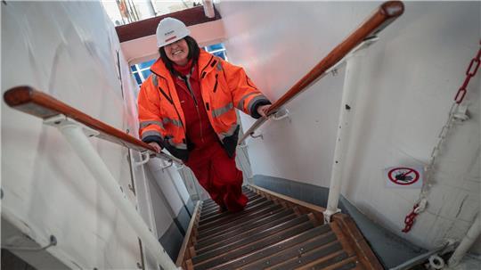 Gaby Liedtke wird diese Treppe in den nächsten Tagen wieder auf Hochglanz bringen.