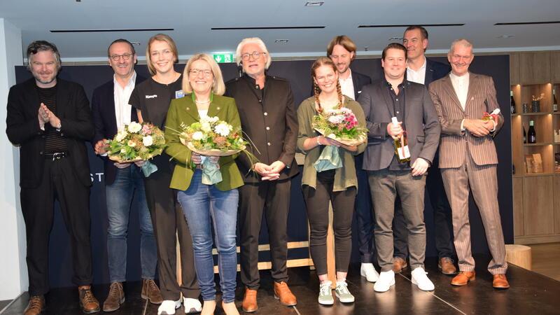 Gäste der Talkshow (von links): Christoph Ehrhardt, Claudio Spisanti, Marie Andresen, Julia Seefried, Wolfgang Stephan, Finja Nebel, Henning Feindt, Timm Hubert, Andreas Sommer und Volker Schimkus.