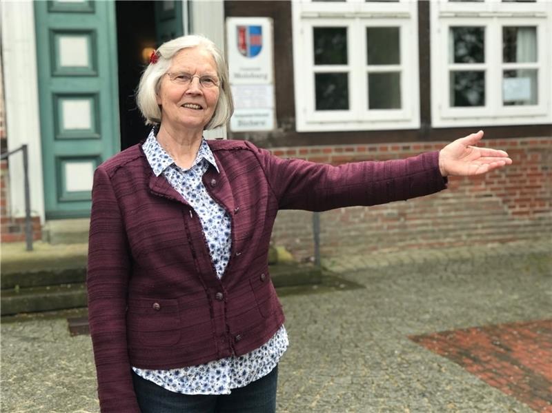 Gästeführerin Margarete Otten weiß viel über das historische Moisburg – auch amüsante und besondere Details aus der Geschichte. Fotos: Lepél
