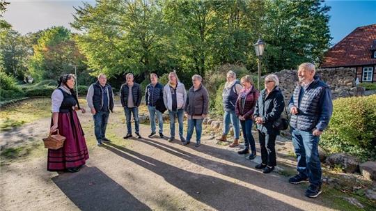 Gästeführungen für Gruppen unter anderem durch den historischen Klosterpark können beim Stadtmarketing Harsefeld gebucht werden.