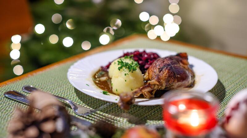Gans? Ente? Oder etwas ganz anderes zum Fest? (Archivbild)