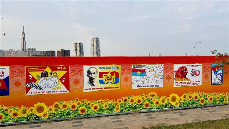 50 Jahre Ende des Vietnamkriegs: Riesige Feiern geplant Ganz Ho-Chi-Minh-Stadt wird gerade mit Plakaten zum Jahrestag gepflastert.