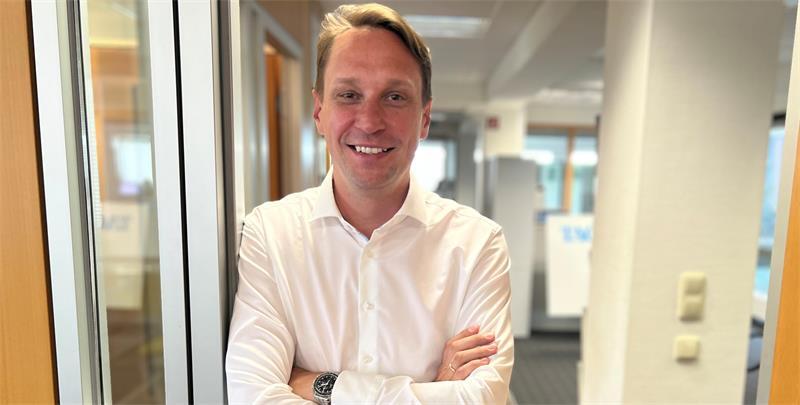 Ganz entspannt, kann aber auch Attacke: FDP-Bürgermeisterkandidat Enrico Bergmann.