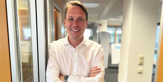 Ganz entspannt, kann aber auch Attacke: FDP-Bürgermeisterkandidat Enrico Bergmann.