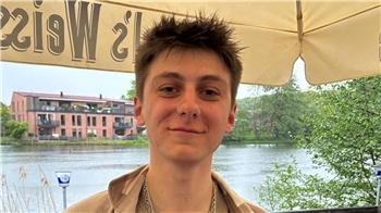 „Ganz gut. Es war heute sonniger als die letzten Tage, da konnte ich mal wieder draußen arbeiten“.Jakob Schröder (22) aus Nottensdorf, am Donnerstag, 14. Mai 2026.