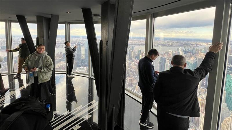 Teure beste Aussicht - New Yorks Wolkenkratzer im Wettbewerb Ganz oben im Empire State Building.