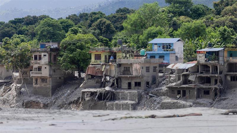Himalaya-Sturzflut: Über 500 Tote, deutsche Familie gerettet Ganze Dörfer wurden von der Flutwelle zerstört.