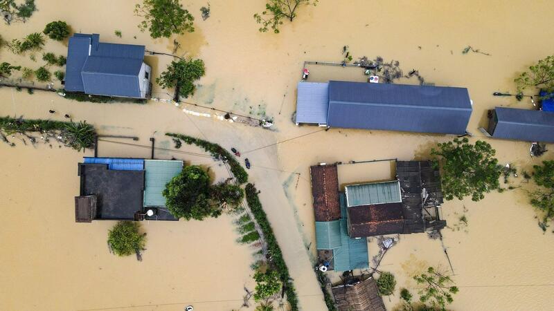 Schwere Flut in Vietnam und Thailand nach Taifun: viele Tote Ganze Landstriche stehen völlig unter Wasser.