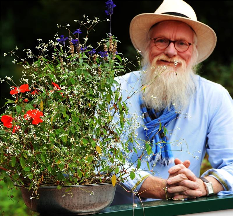 Gartenbotschafter John Langley war Gast in Ahlerstedt. Foto Kordländer