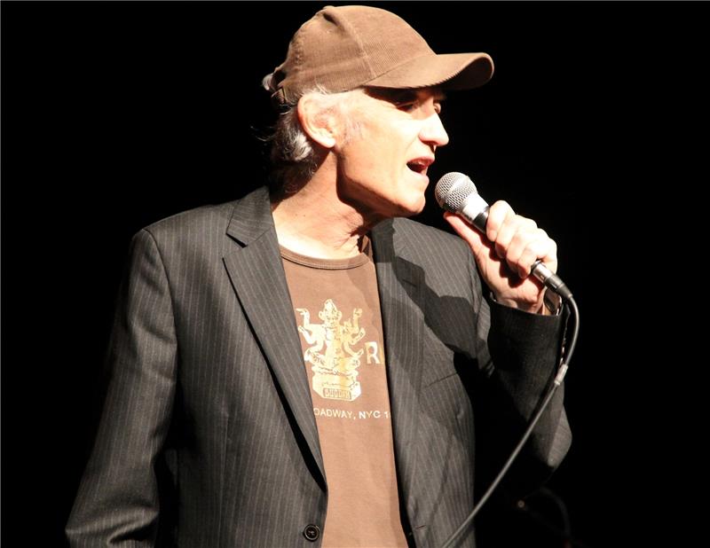 Gary Garrison musste ohne seine Band Ohio Express den Einsbrecher des Abends spielen. Fotos Schulz