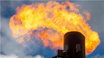 Gas wird an einer mobilen Fackelanlage abgebrannt (Symbolbild).