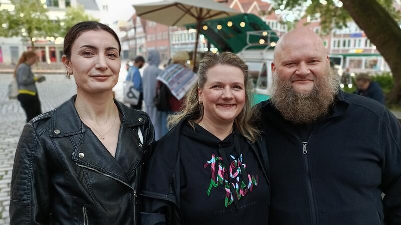 Gasmze Gökpinar (von links), Michael Hagen und Anja Heitsch waren wegen der Band Drachenflug da.