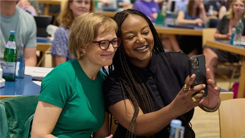 Touré greift an – Grüne wollen 20-Prozent-Marke knacken Gast auf dem Landesparteitag war die Bundesvorsitzende Franziska Brantner (links).