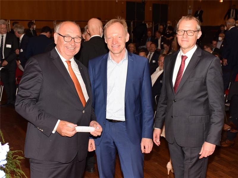 Gastgeber und Ehrengast (von links): IHK-Hauptgeschäftsführer Holger Bartsch, Clemens Fuest und IHK-Präsident Matthias Kohlmann.