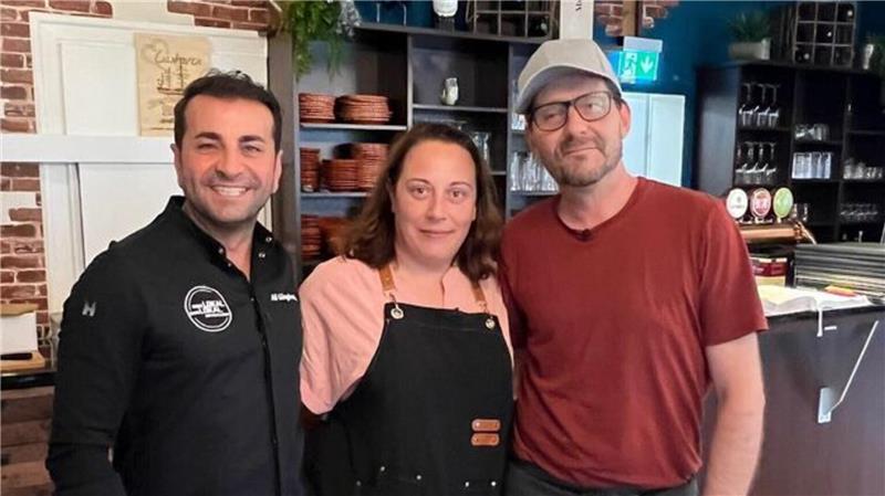 „Mein Lokal, dein Lokal“: Fünf Restaurants aus dem Kreis Cuxhaven treten gegeneinander an Gastgeberin Adriana und ihr Team vom Restaurant "Sagres" in Cuxhaven entführten ihre Mitstreiterinnen und Mitstreiter (und TV-Koch Ali Güngörmüs) nach Portugal.