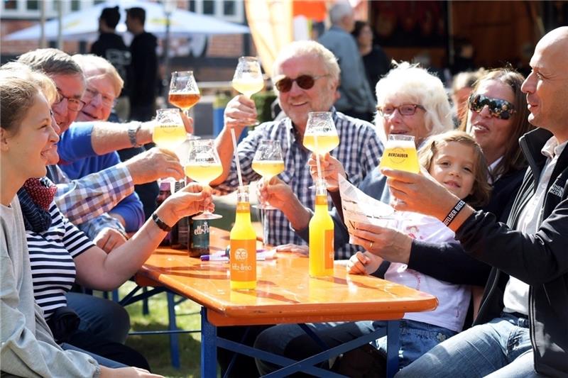 Gastliche Runde beim „Harsefelder Bierzauber“. Foto: Martin Elsen