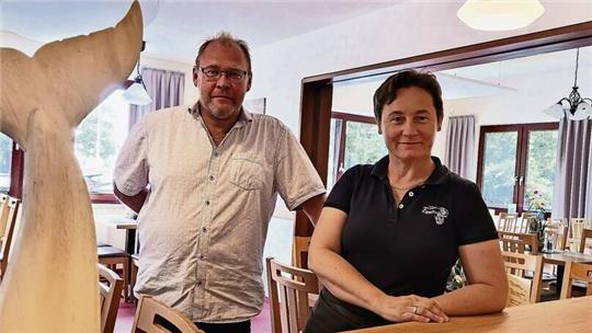 Porträt der Gastronomen Katrin und Jörg Eymers vom Nordseehotel Eymers aus Spieka-Neufeld. 