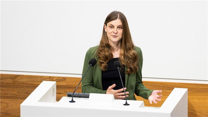Grüne: „Steuergeschenke“ helfen Bürgern kaum Gastrosteuer, Pendlerpauschale und Mütterrente helfen wenigen, bemängelt Grünen-Politikerin Kura. (Archivbild)