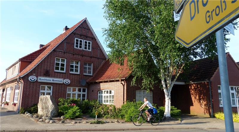 Gaststätte, Schießstand, Dorfgemeinschaftsanlage: Das Landhaus in Hammah ist Dorfmittelpunkt . Foto Eidtmann