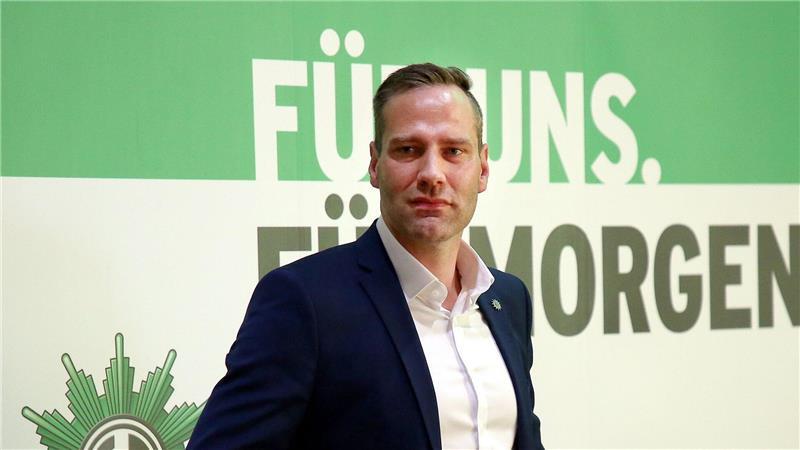 GdP-Chef Jochen Kopelke mahnt einen sorgsamen Umgang mit Silvesterfeuerwerk an. (Archivbild)