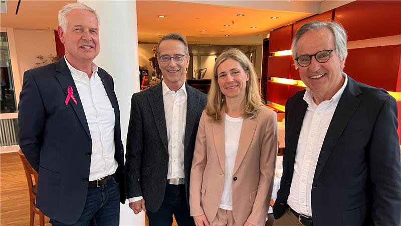 Geballte medizinische Kompetenz in Sachen Krebserkrankungen und gesunde Ernährung (von links): Dr. Thilo Töllner, Dr. Matthias Riedl, Felicia Frischmuth und Dr. Christoph Hancken.