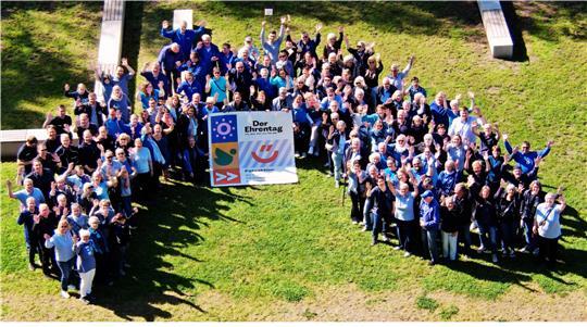 Geballtes Ehrenamt: Rund 135 Engagierte aus der Samtgemeinde haben sich für eine Fotoaktion getroffen.
