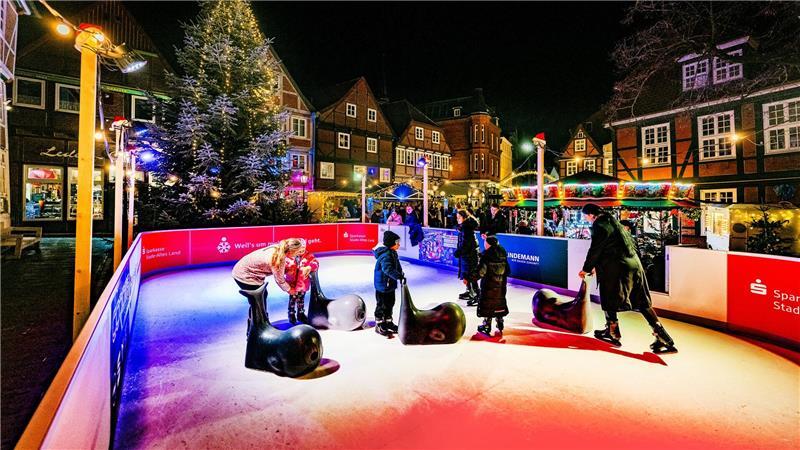 Stader Altstadt: Das sind die Attraktionen in der Adventszeit Geboten wird wieder eine kleine Eislaufbahn am Fischmarkt.