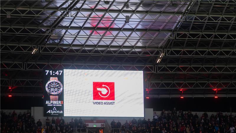 Gecheckt und möglicherweise korrigiert werden künftig auch Gelbe Karten, die als zweite Verwarnung zu einer Gelb-Roten Karte und damit einem Spielausschluss führen.