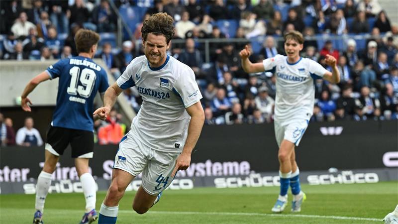 Zwölf Spieler weg, nur ein Neuer: Rutscht Hertha jetzt ab? Gechter soll auch bei anderen Clubs begehrt sein. (Archivbild)