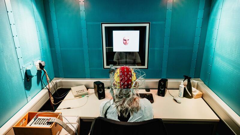 Das EEG entschlüsselt seit 100 Jahren unser Gehirn Gedankenlesen mit einem EEG ist laut Experten bislang nur begrenzt möglich.