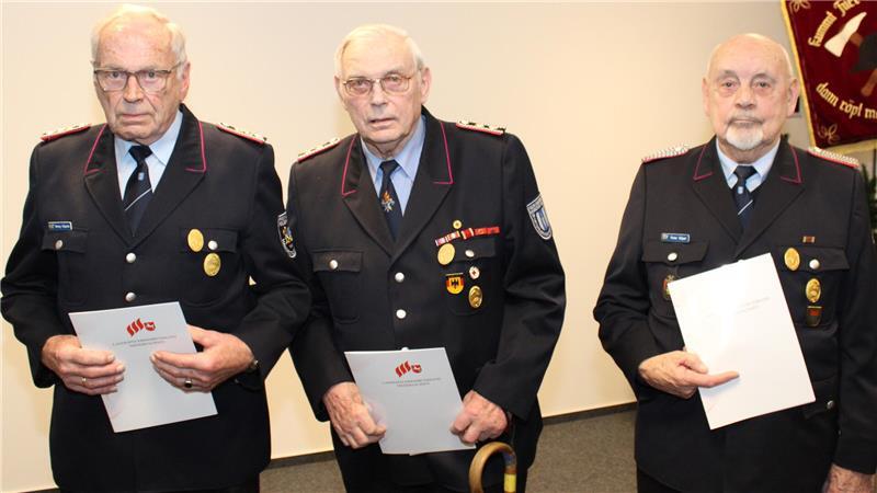 Geehrt für 70-jährige Mitgliedschaft (von links): Henry Köpcke, Drewes Vollmers und Peter Höper.