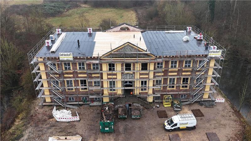 „Dichtfest“ für schwerbeschädigtes Schloss Johannstorf Gefeiert wurde beim „Dichtfest“.