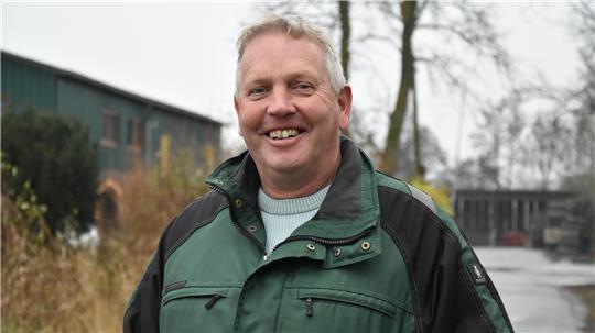 Geflügelhalter Jörg Schwerdts möchte bei „Bauer sucht Frau“ die Liebe finden. Er lernt die Bewerberinnen direkt auf seinem Hof in Cappel kennen. 