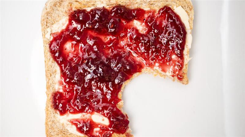 Gefragt nach der „wichtigsten Mahlzeit“ des Tages, entscheiden sich die meisten Erwachsenen in Deutschland für das Frühstück.