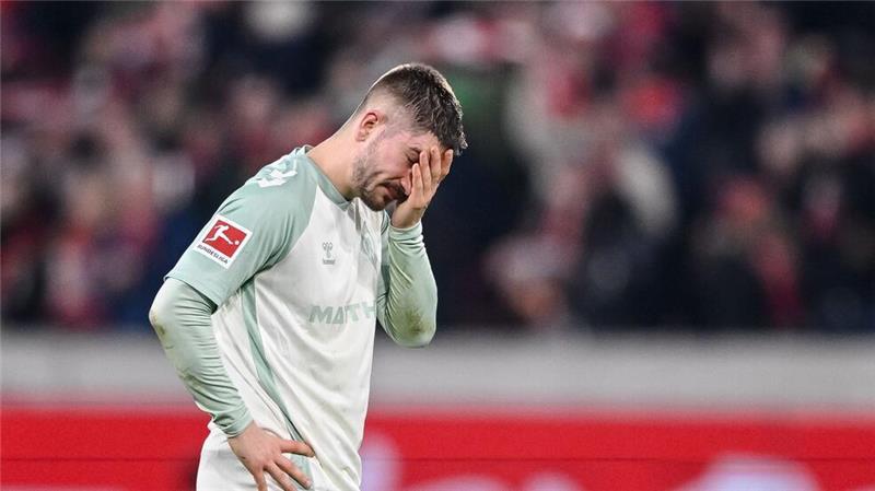 Bremer Frust sitzt tief: „Können uns nur entschuldigen“ Gefrustet: Romano Schmid.