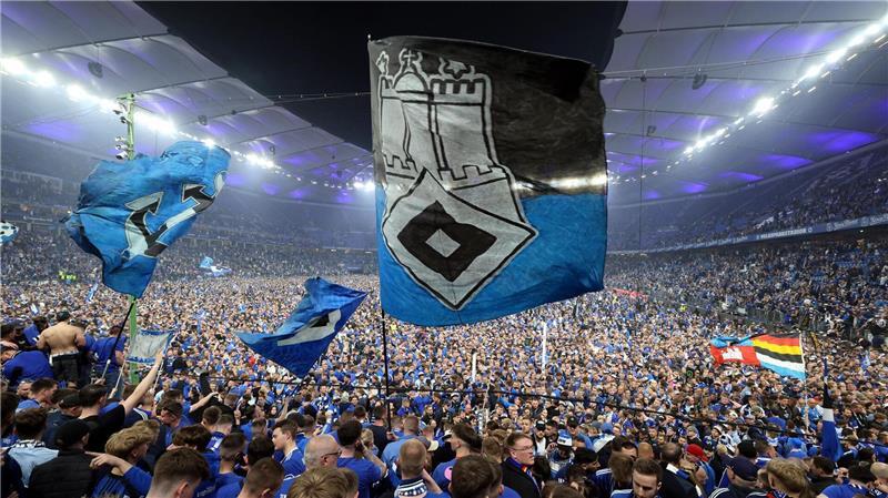 Gefühlsexplosion im Volksparkstadion: So feierten die HSV-Fans den Aufstieg.